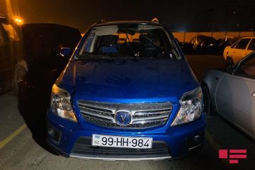 В Баку автоледи врезалась в автомобиль посольства - ФОТО