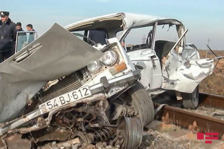В Саатлы поезд столкнулся с легковым автомобилем, погибли 2 человека - ОБНОВЛЕНО-1-ФОТО