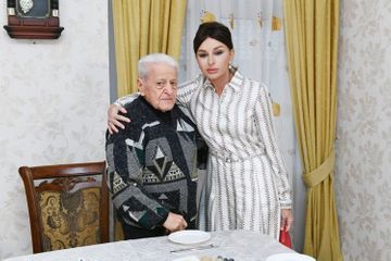 Мехрибан Алиева побывала в гостях у народного артиста Алибабы Мамедова - ОБНОВЛЕНО