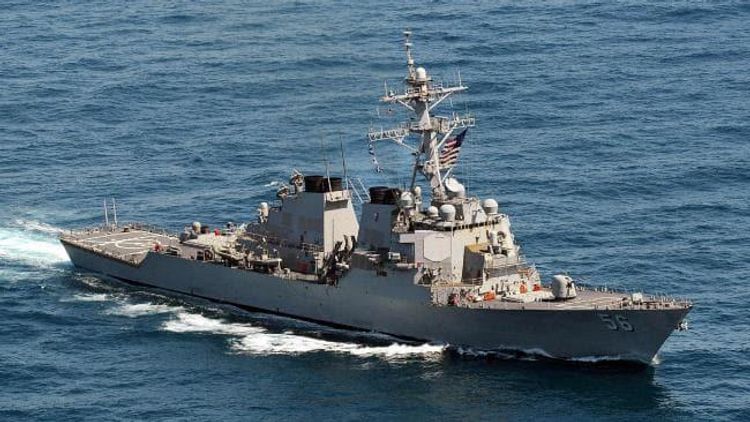 США задержали судно с иранским оружием в Оманском заливе