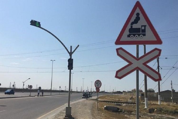 В Баку поезд сбил женщину