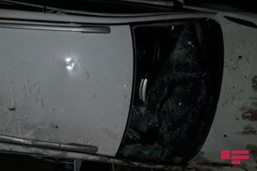 В Евлахе перевернулся автомобиль, водитель госпитализирован