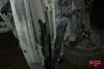 В Евлахе перевернулся автомобиль, водитель госпитализирован