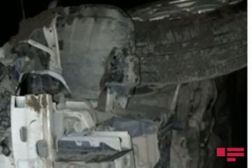 В Евлахе перевернулся автомобиль, водитель госпитализирован