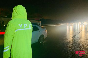 В Баку ДТП на трассе в аэропорт образовало большую пробку - ФОТО