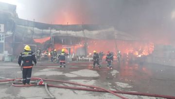 К тушению пожара в ТЦ EuroHome привлечены самолет и три вертолета  - ОБНОВЛЕНО-4-ФОТО-ВИДЕО