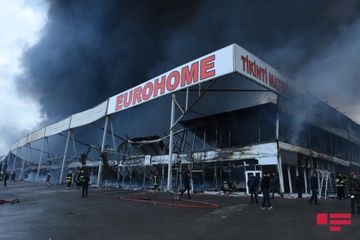 К тушению пожара в ТЦ EuroHome привлечены самолет и три вертолета  - ОБНОВЛЕНО-4-ФОТО-ВИДЕО