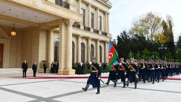 Состоялась официальная церемония встречи прибывшего в Азербайджан короля Иордании
