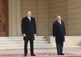 Состоялась официальная церемония встречи прибывшего в Азербайджан короля Иордании