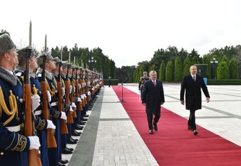 Состоялась официальная церемония встречи прибывшего в Азербайджан короля Иордании