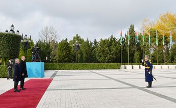 Состоялась официальная церемония встречи прибывшего в Азербайджан короля Иордании