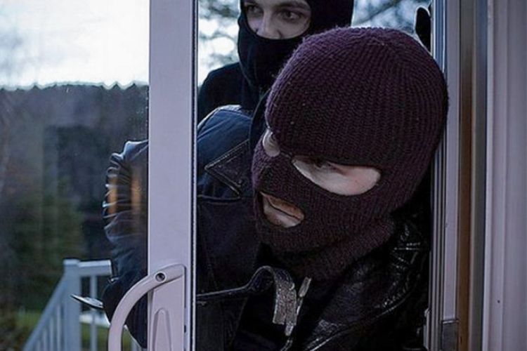 В Баку из дома похищено 20 тысяч манатов