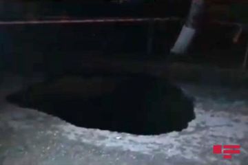В Сумгайыте на дороге образовалась большая яма - ФОТО
