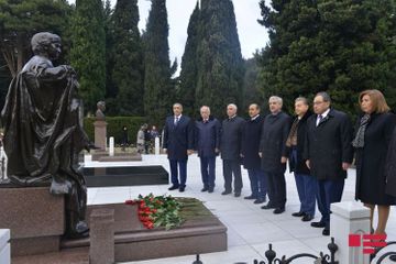 Руководство ПЕА посетило Аллею почетного захоронения 
