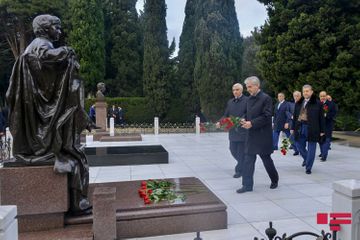 Руководство ПЕА посетило Аллею почетного захоронения 