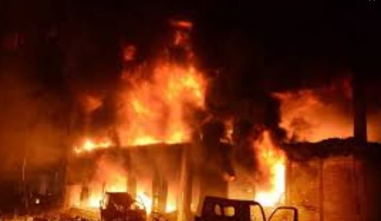 При пожаре на фабрике в Бангладеш погибли 10 человек