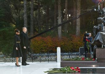 Президент Ильхам Алиев посетил могилу Гейдара Алиева - ОБНОВЛЕНО-1