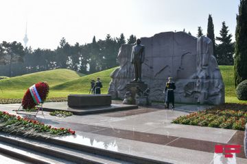 С уважением почитается память общенационального лидера Гейдара Алиева - ФОТО