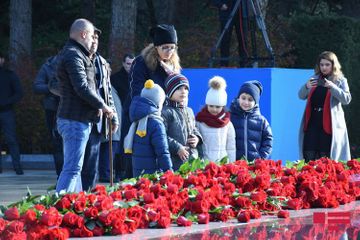 С уважением почитается память общенационального лидера Гейдара Алиева - ФОТО