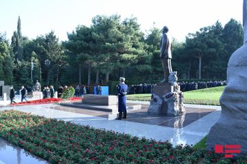 С уважением почитается память общенационального лидера Гейдара Алиева - ФОТО
