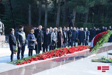 С уважением почитается память общенационального лидера Гейдара Алиева - ФОТО