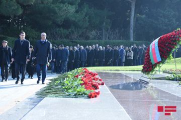 С уважением почитается память общенационального лидера Гейдара Алиева - ФОТО