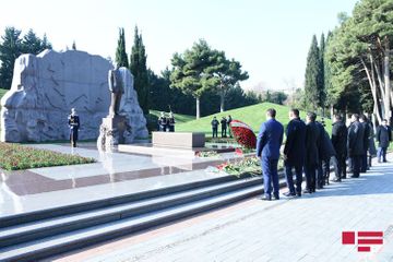 С уважением почитается память общенационального лидера Гейдара Алиева - ФОТО