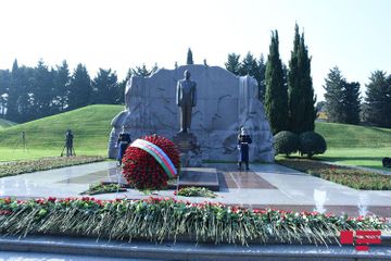 С уважением почитается память общенационального лидера Гейдара Алиева - ФОТО