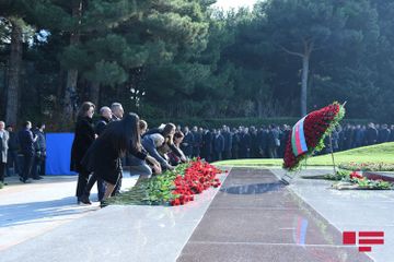 С уважением почитается память общенационального лидера Гейдара Алиева - ФОТО