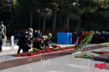 С уважением почитается память общенационального лидера Гейдара Алиева - ФОТО