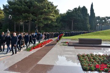 С уважением почитается память общенационального лидера Гейдара Алиева - ФОТО
