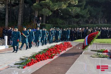 С уважением почитается память общенационального лидера Гейдара Алиева - ФОТО