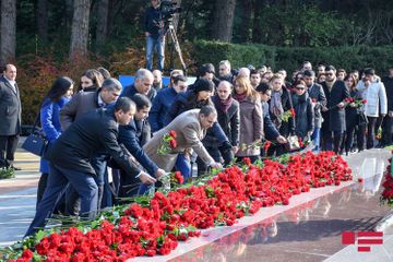 С уважением почитается память общенационального лидера Гейдара Алиева - ФОТО