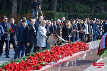 С уважением почитается память общенационального лидера Гейдара Алиева - ФОТО