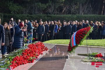 С уважением почитается память общенационального лидера Гейдара Алиева - ФОТО
