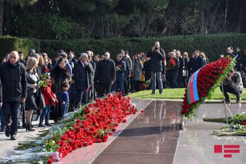 С уважением почитается память общенационального лидера Гейдара Алиева - ФОТО