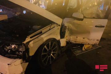 В Баку столкнулись два автомобиля ФОТО - ВИДЕО