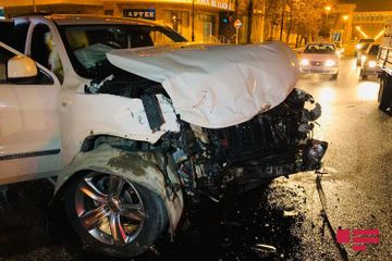 В Баку столкнулись два автомобиля ФОТО - ВИДЕО