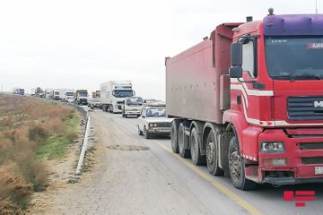 В Азербайджане грузовик врезался в железное ограждение, есть погибшие - ОБНОВЛЕНО-1