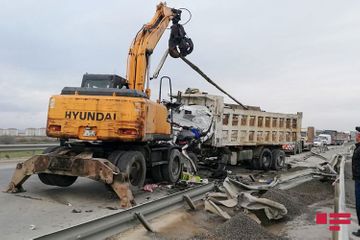 В Азербайджане грузовик врезался в железное ограждение, есть погибшие - ОБНОВЛЕНО-1