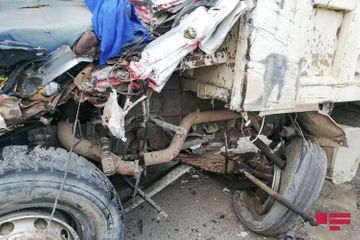 В Азербайджане грузовик врезался в железное ограждение, есть погибшие - ОБНОВЛЕНО-1