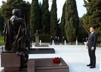 Владимир Зеленский посетил Аллею почетного захоронения