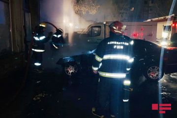 В Баку во дворе дома сгорел автомобиль - ФОТО - ВИДЕО