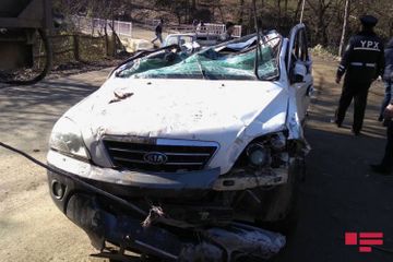 В Лерике автомобиль упал в реку с моста, есть погибший и пострадавшие - ОБНОВЛЕНО - ФОТО