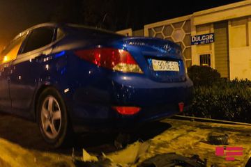 В Баку Lexus смял два автомобиля, есть раненый - ФОТО - ВИДЕО