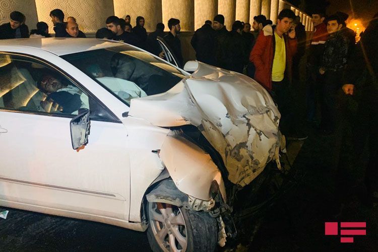 В тоннеле на проспекте Ататюрка в Баку произошло серьезное ДТП - ФОТО - ВИДЕО