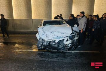 В тоннеле на проспекте Ататюрка в Баку произошло серьезное ДТП - ФОТО - ВИДЕО