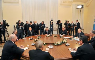Президент Азербайджана принял участие в неформальной встрече глав государств СНГ в Санкт-Петербурге - ФОТО