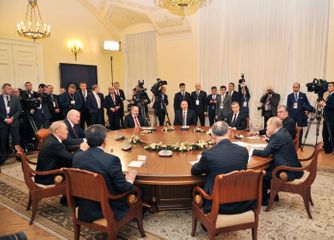 Президент Азербайджана принял участие в неформальной встрече глав государств СНГ в Санкт-Петербурге - ФОТО