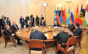 Президент Азербайджана принял участие в неформальной встрече глав государств СНГ в Санкт-Петербурге - ФОТО